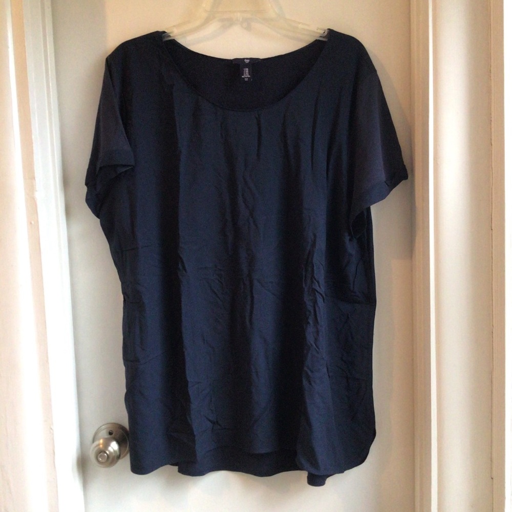 Gap silk front tee in deep navy.